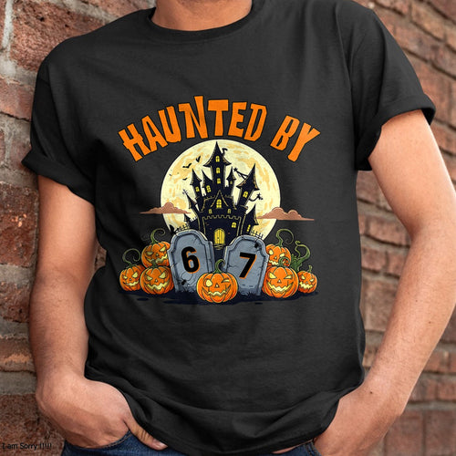 67 gracioso seis siete Gen Alpha Z Halloween 67 perseguido por 67 camiseta - Sudadera con capucha unisex de Halloween - NGHL00