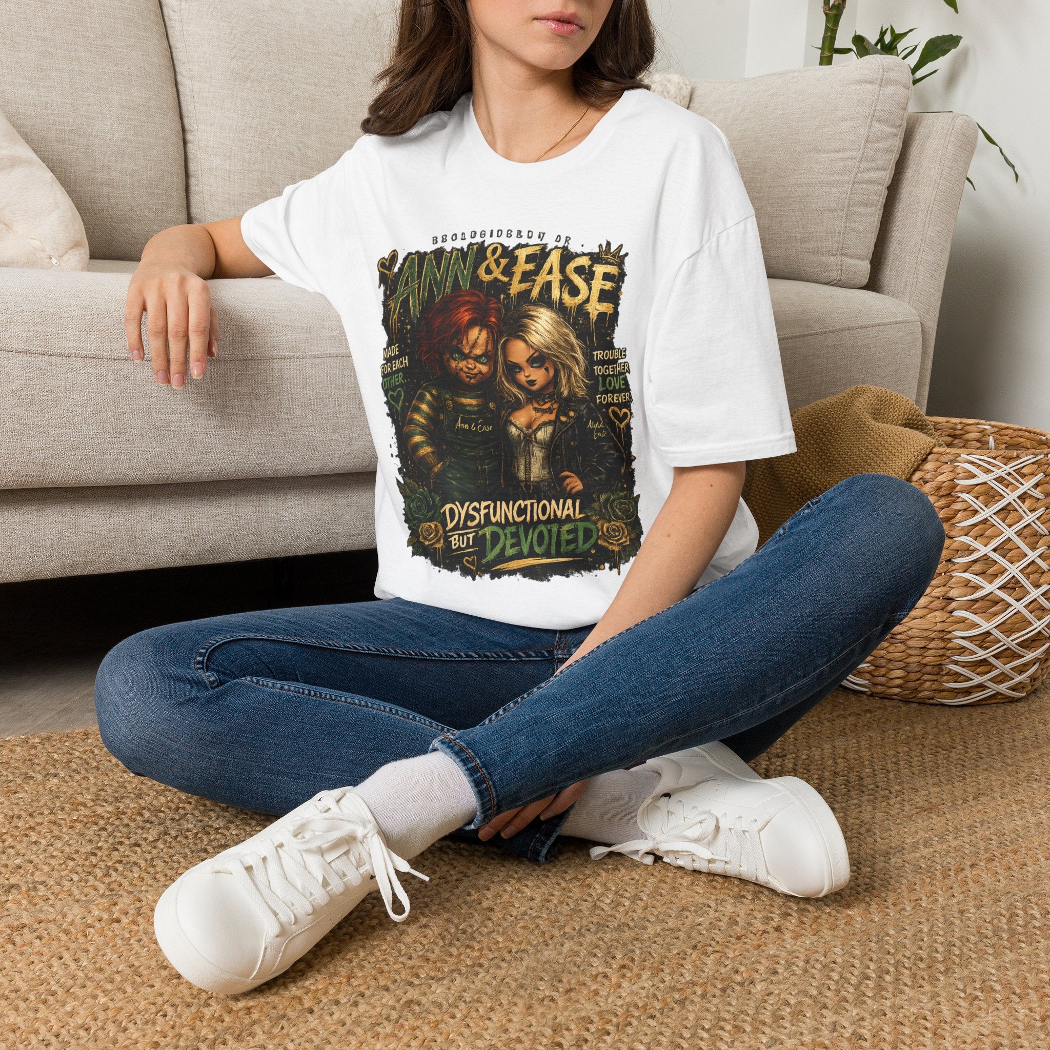 Camiseta de pareja de película de terror de Ann & Ease – Camiseta gráfica 'Disfuncionales, pero devotos'