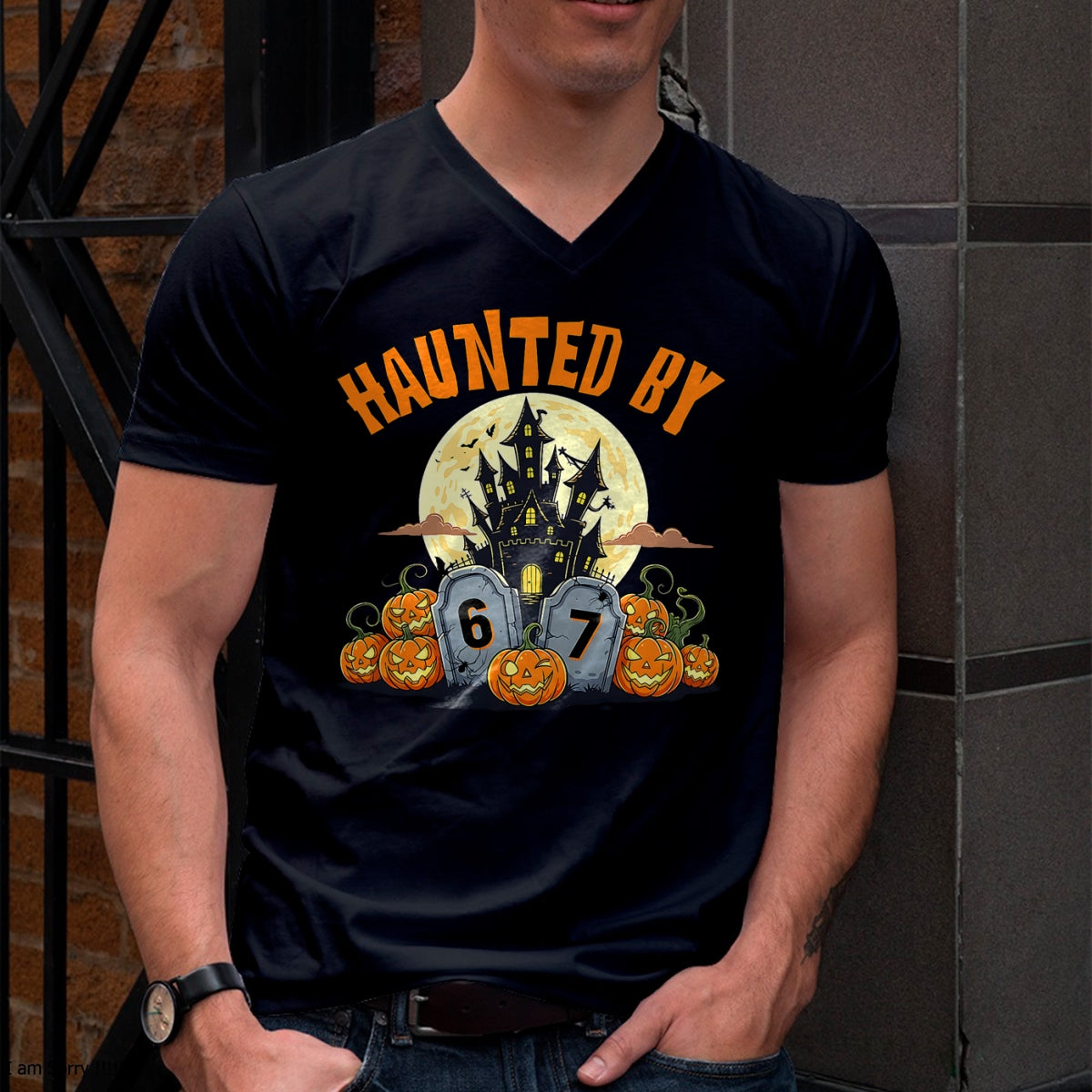 67 gracioso seis siete Gen Alpha Z Halloween 67 perseguido por 67 camiseta - Sudadera con capucha unisex de Halloween - NGHL00