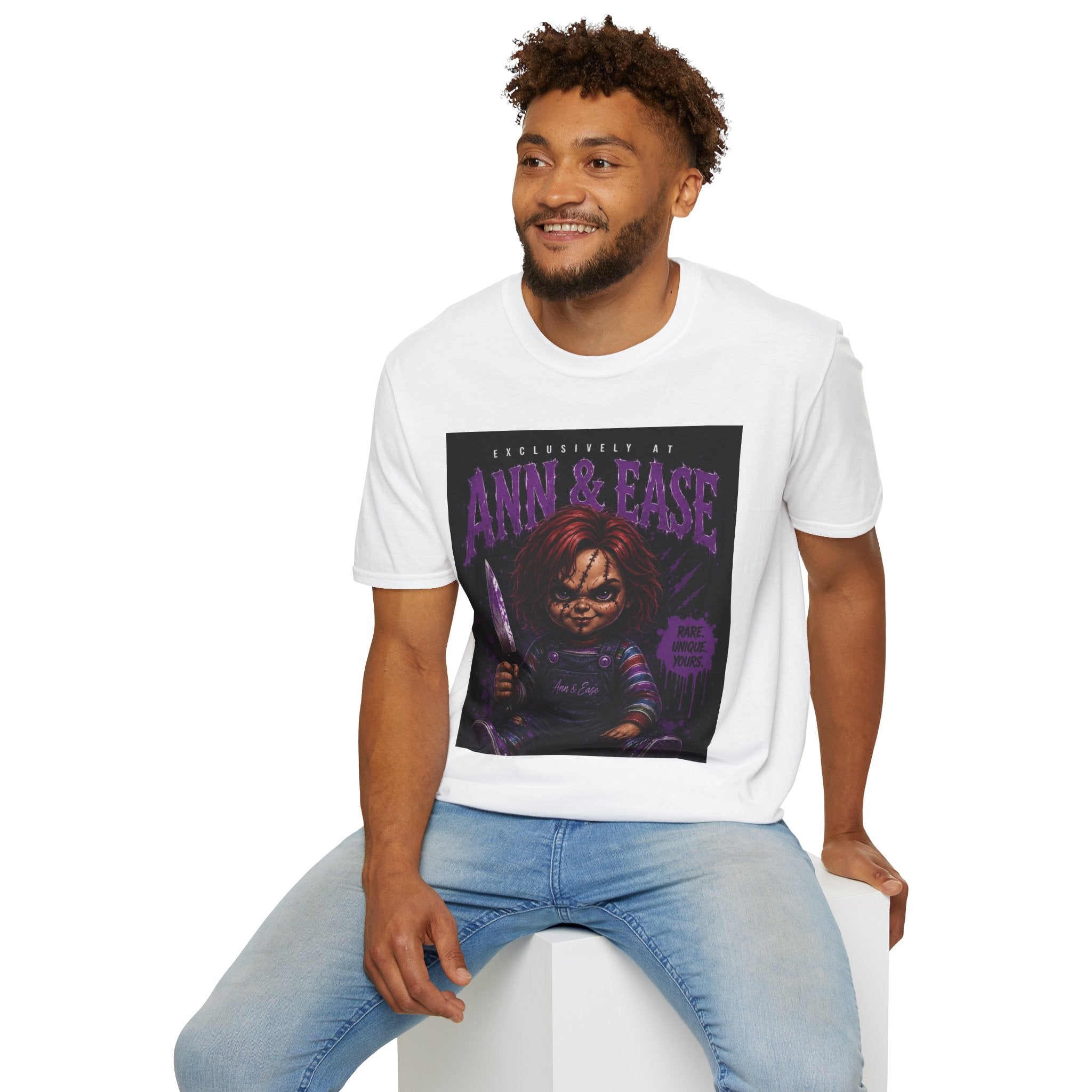 Camiseta de película de terror de Chucky — Camiseta gráfica retro de muñeco asesino "Ann & Ease"