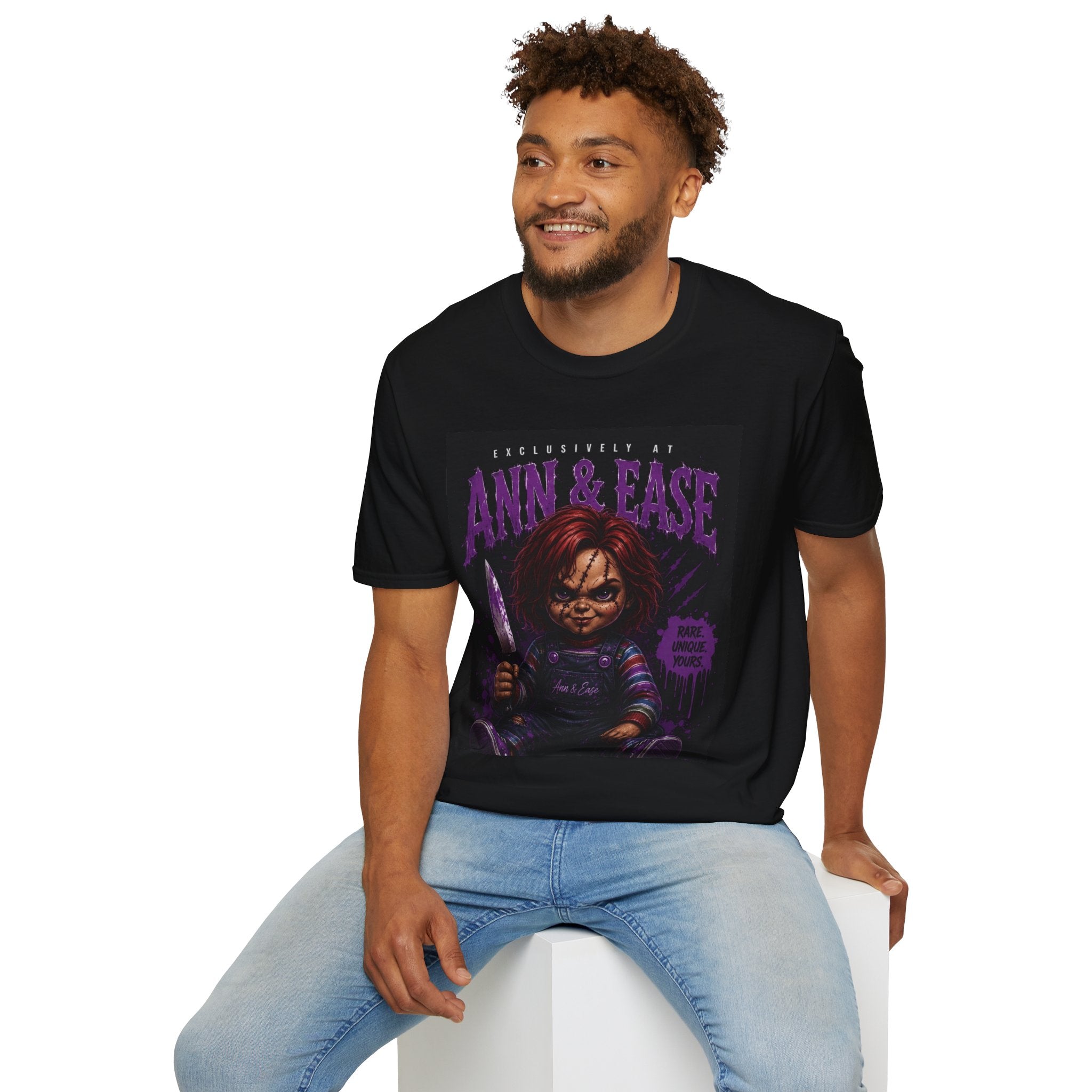 Camiseta de película de terror de Chucky — Camiseta gráfica retro de muñeco asesino "Ann & Ease"