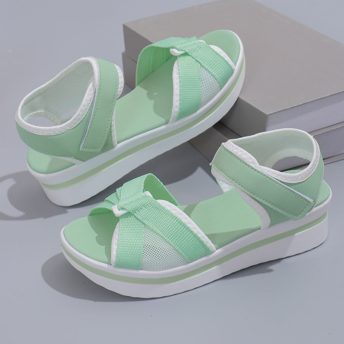 Sandalias planas de malla con tiras cruzadas para mujer
