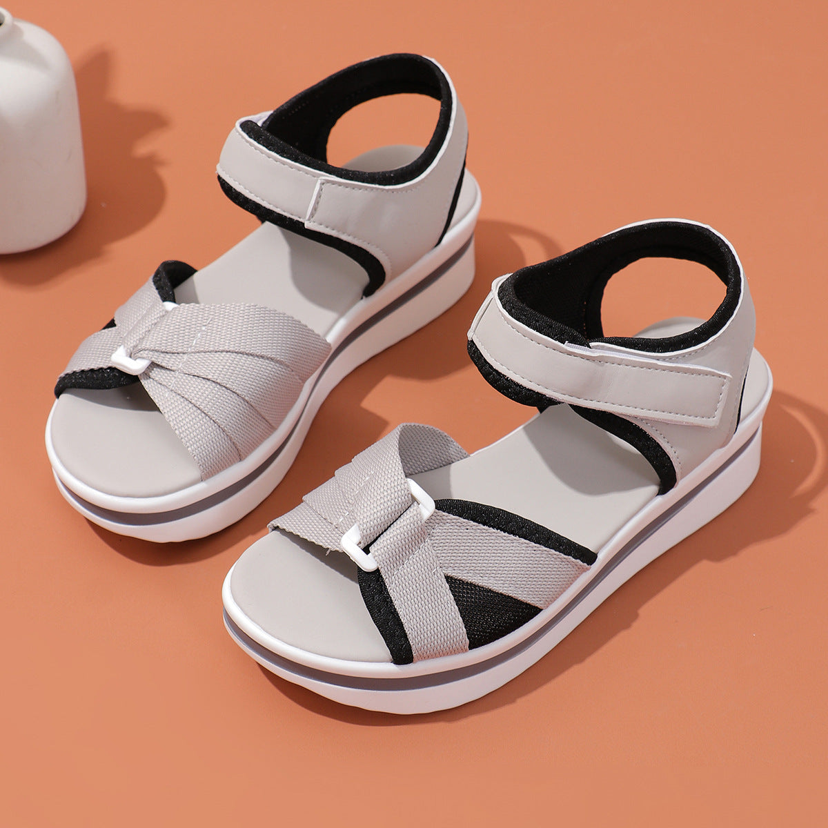 Sandalias planas de malla con tiras cruzadas para mujer