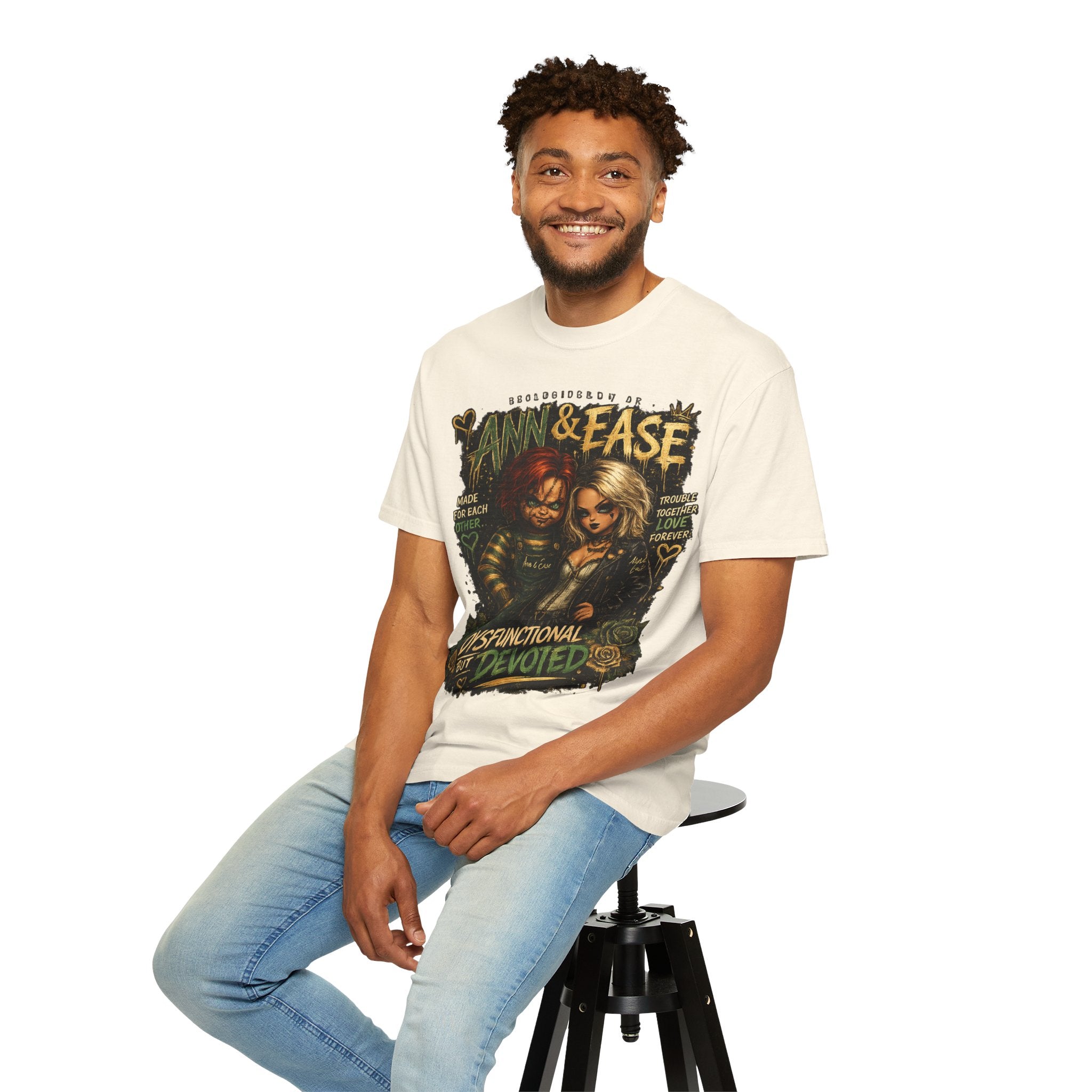 Camiseta — "Ann & Ease: Disfuncionales Pero Devotos" Camiseta Gráfica de Pareja de Terror