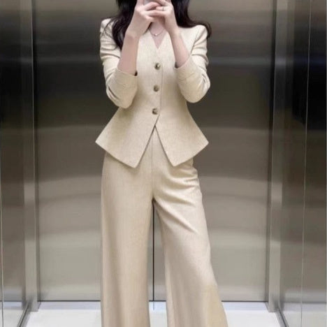 Waist-Grabbing Beige Coat and Wide Leg Pants Set
