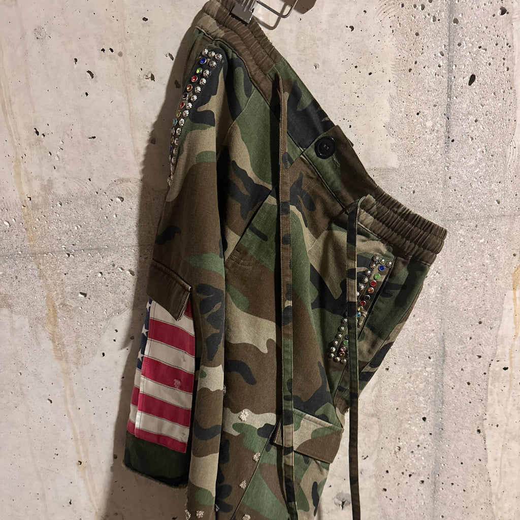 Shorts plisados de camuflaje americano con diamantes de imitación