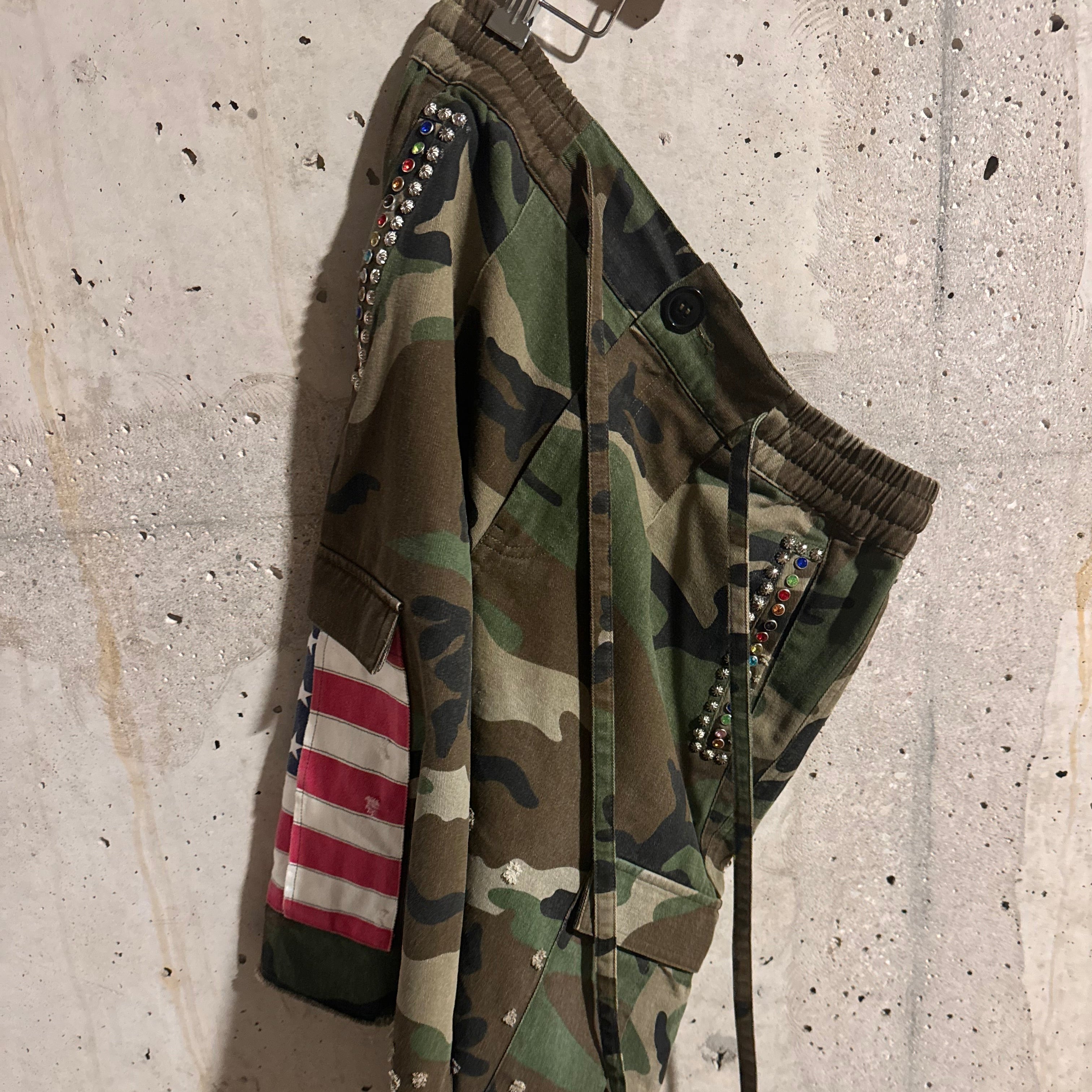 Shorts plisados de camuflaje americano con diamantes de imitación