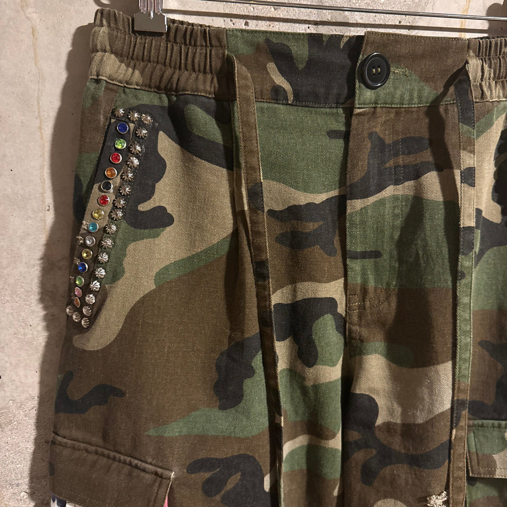 Shorts plisados de camuflaje americano con diamantes de imitación