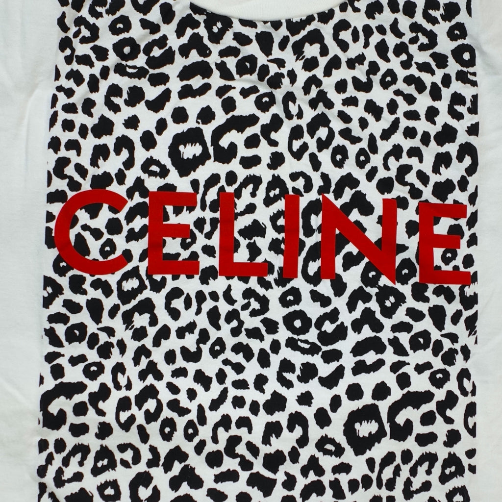 Camiseta Celine Homme con logotipo y estampado de leopardo en blanco