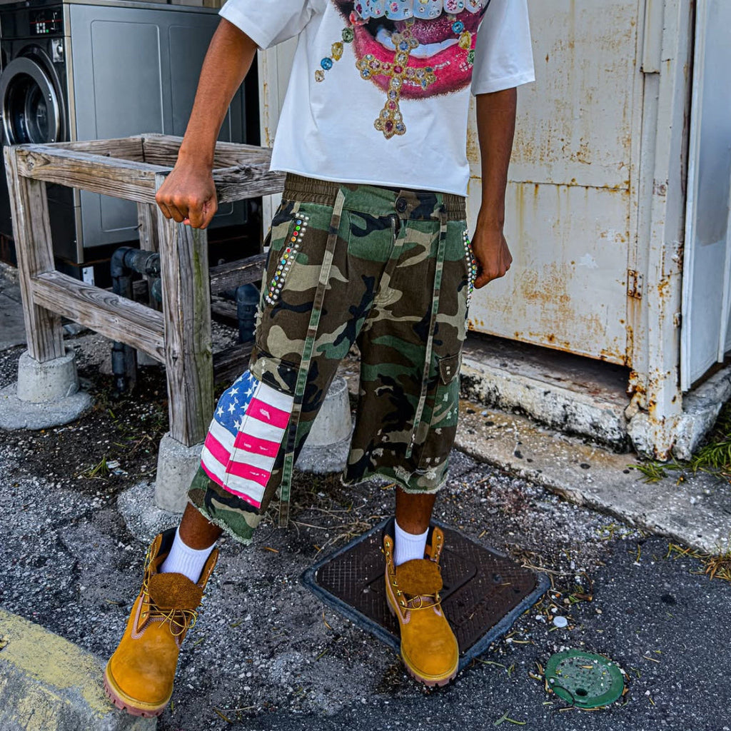 Shorts plisados de camuflaje americano con diamantes de imitación