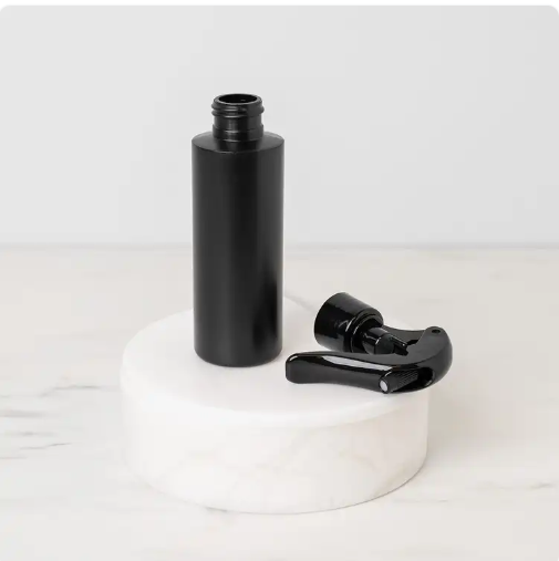 Colección de Sprays Ambientales Masculinos – Sprays Ambientales y Para Ropa Artesanales con Aromas Atrevidos y Sofisticados Como Speakeasy, Obsidiana y Eucalipto Bergamota