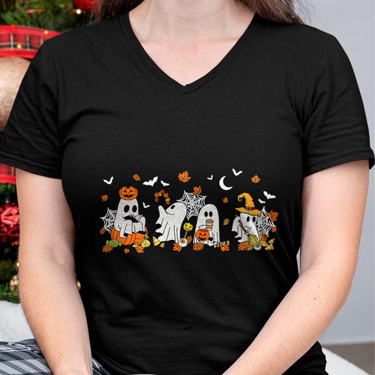 Linda camiseta de Halloween de fantasma leyendo un libro, tomando café, de otoño - Camiseta/Sudadera con capucha unisex de Halloween - NGHL00