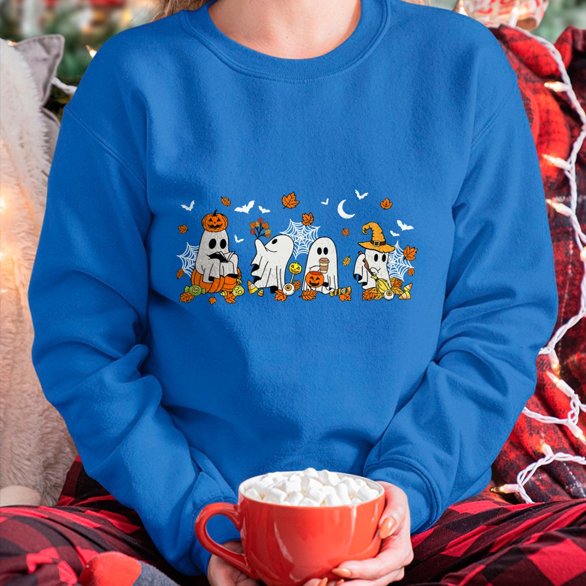 Linda camiseta de Halloween de fantasma leyendo un libro, tomando café, de otoño - Camiseta/Sudadera con capucha unisex de Halloween - NGHL00