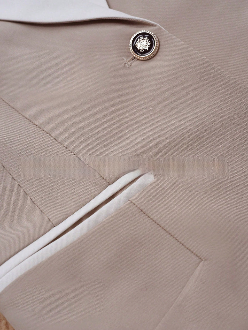 Women’s Contrasting Color Blazer – Elegant Button Formal Jacket