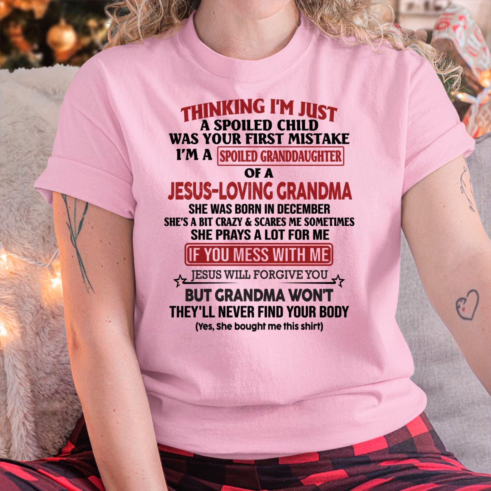 Camiseta de Niña Cristiana – Consentida por la Abuela Edición Diciembre – De la Abuela a la Nieta NGHL12 (SKU07-181-12)
